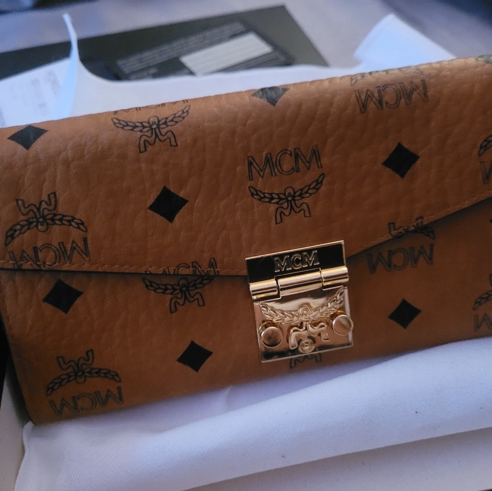 Mcm chain wallet